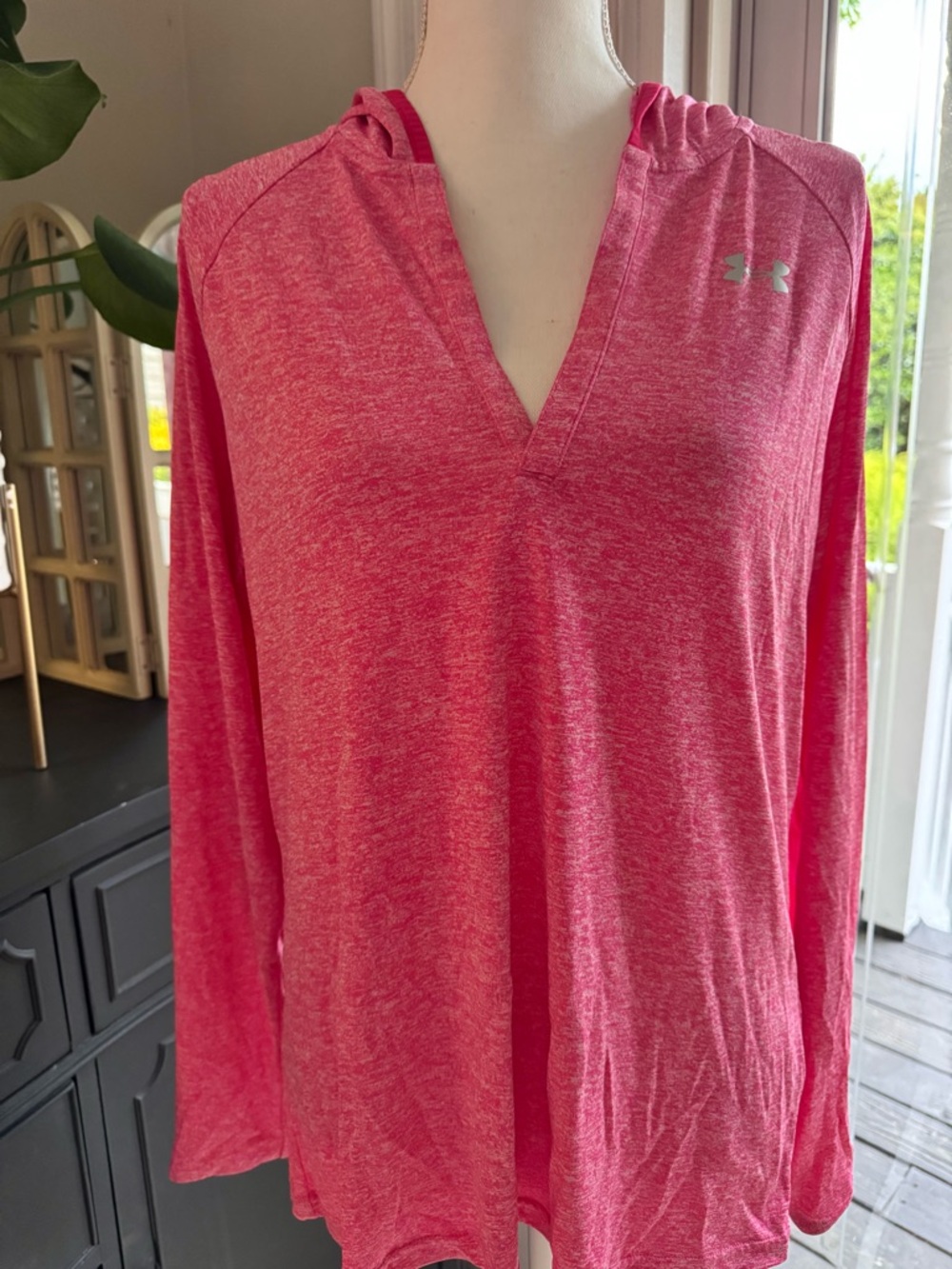 Under Armour Heathered Pink V-Neck Hooded Long Sleeve Top Size L